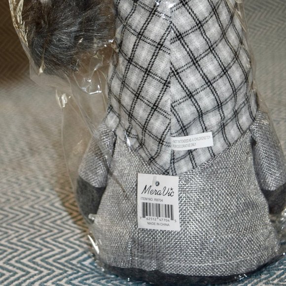 ZiaBella Gray & Cream Plaid Pompom Oskar Standing Gnome 19.5'' Décor NWT - Picture 6 of 6